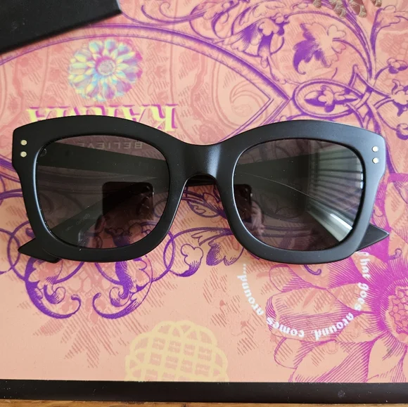 Christian DIOR Izon Sunglasses - Picture 2 of 8